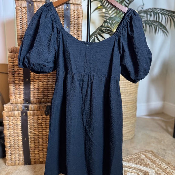 Elegant Black Puff Sleeve Dress - Picture 1 of 2